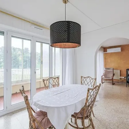 Spacieux Et Lumineux, Terrasse, Parking, Proche Commodites Apartment