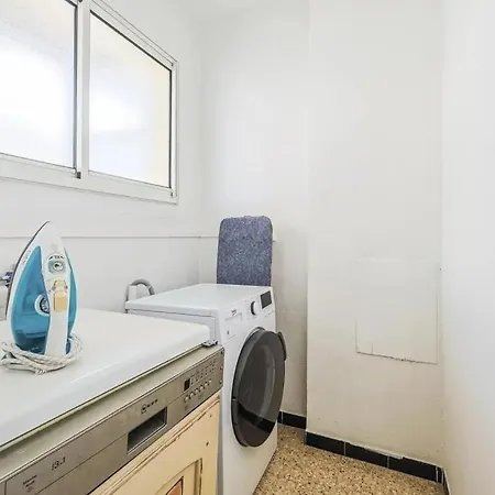 Spacieux Et Lumineux, Terrasse, Parking, Proche Commodites