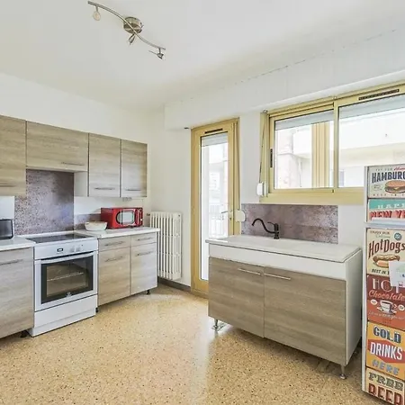 Spacieux Et Lumineux, Terrasse, Parking, Proche Commodites *