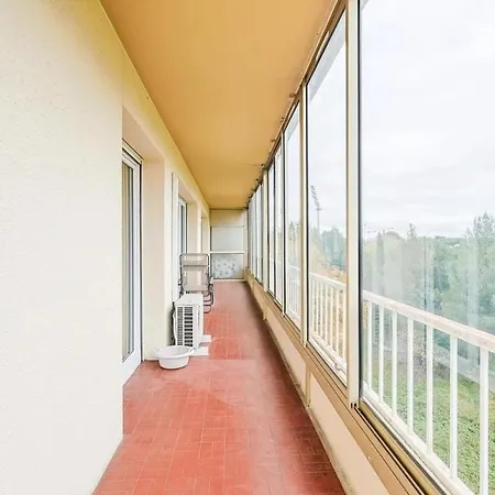 Apartment Spacieux Et Lumineux, Terrasse, Parking, Proche Commodites